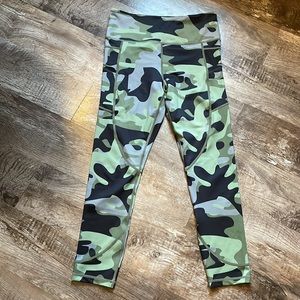Zyia active camo leggings